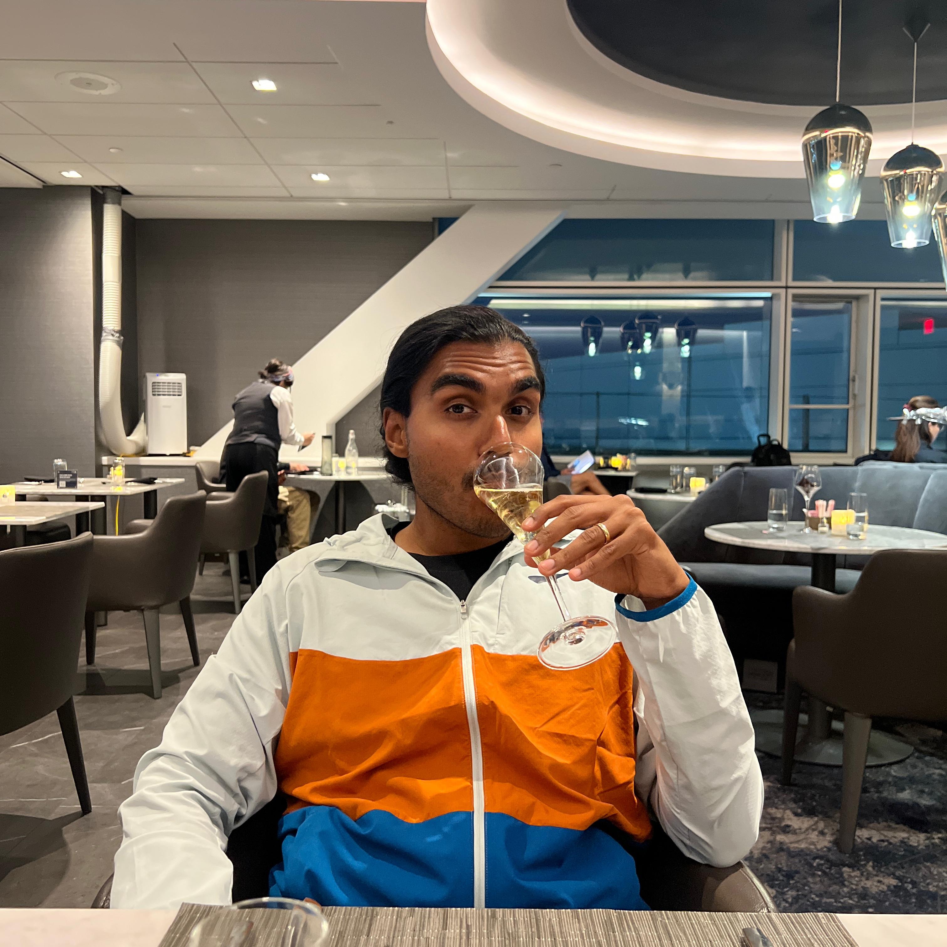 United Polaris lounge