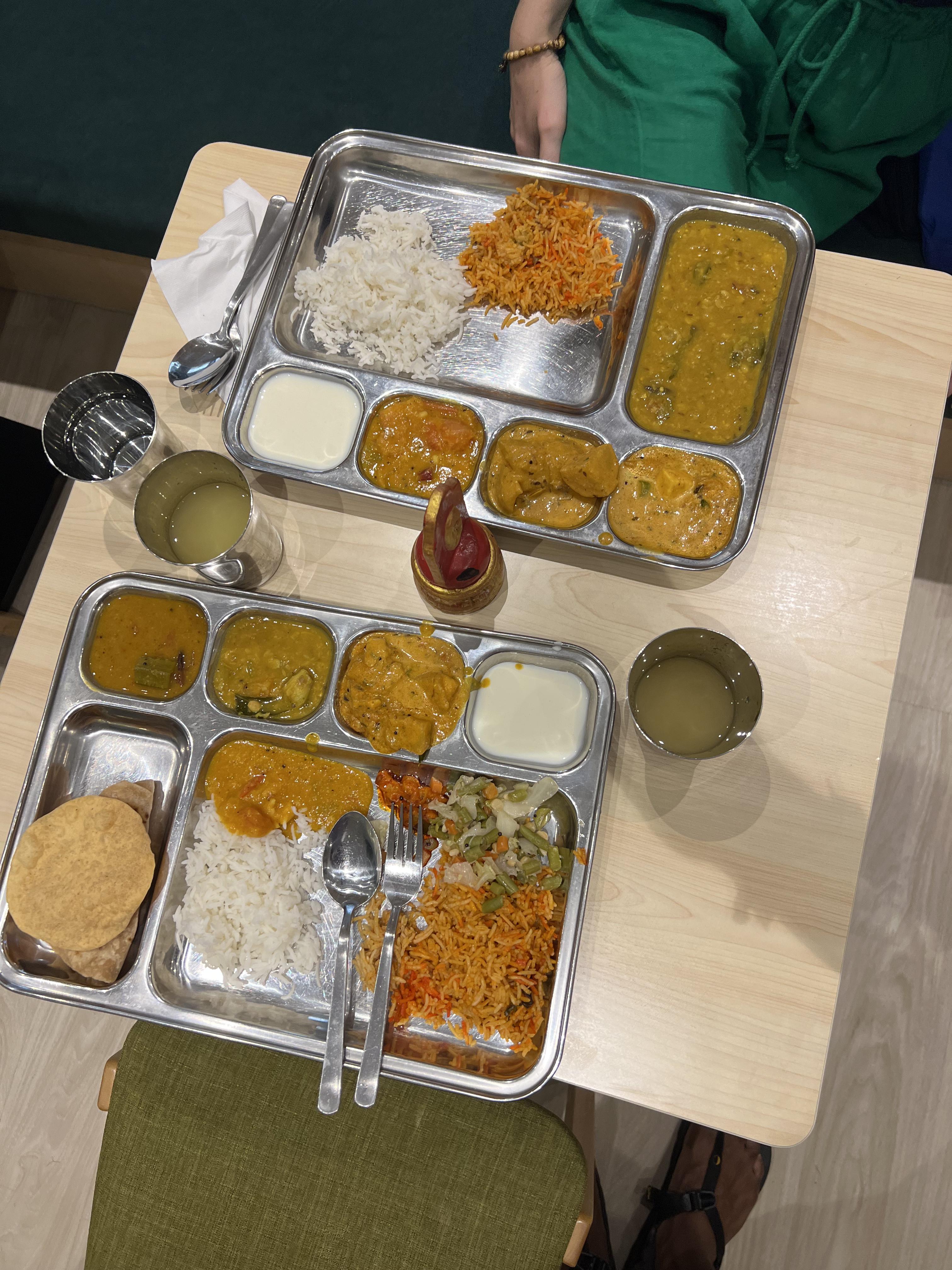 Vegetarian buffet at Annalakshmi